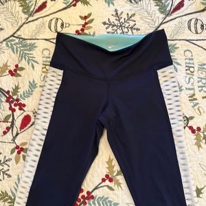 EUC women’s Brooks cropped leggings, navy and white, size XS